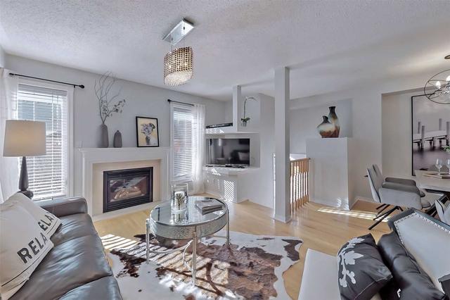 139 Benjamin Hood Cres, House attached with 3 bedrooms, 4 bathrooms and 2 parking in Vaughan ON | Image 6