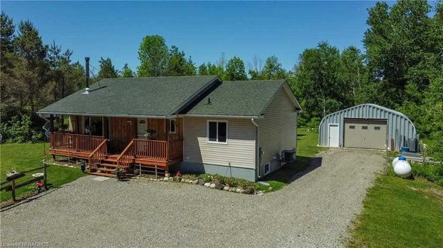 697 Elsinore Rd, House detached with 2 bedrooms, 2 bathrooms and 12 parking in South Bruce Peninsula ON | Card Image