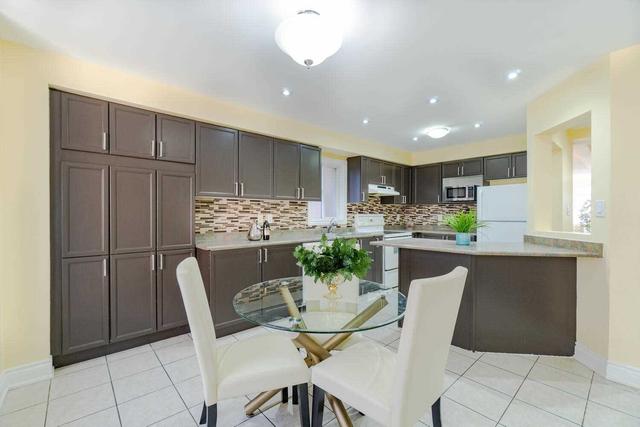 21 Hollowgrove Blvd, House detached with 4 bedrooms, 5 bathrooms and 6 parking in Brampton ON | Image 3