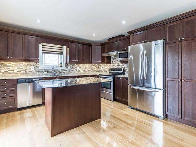 41 Bronze Cres, House detached with 3 bedrooms, 3 bathrooms and 6 parking in Bradford West Gwillimbury ON | Image 4