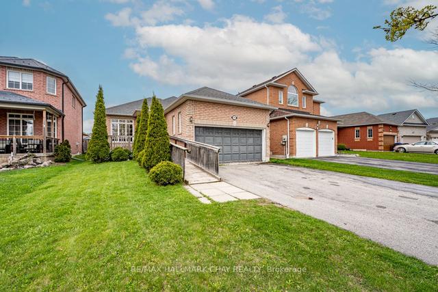 1914 Mill St, House detached with 2 bedrooms, 2 bathrooms and 4 parking in Innisfil ON | Image 1