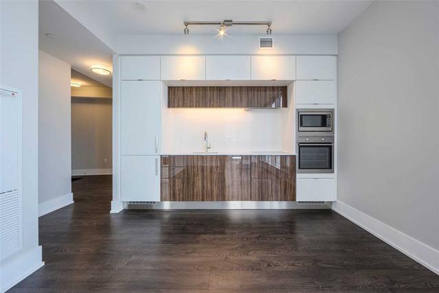 5705 - 10 York St, Condo with 2 bedrooms, 2 bathrooms and 1 parking in Toronto ON | Image 14