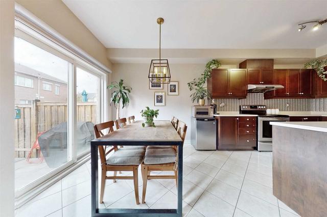 24 Gadani Dr W, House attached with 3 bedrooms, 4 bathrooms and 3 parking in Markham ON | Image 2