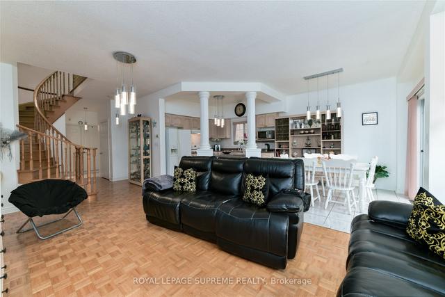 35 Sam Frustaglio Dr, House detached with 3 bedrooms, 4 bathrooms and 4 parking in Toronto ON | Image 2