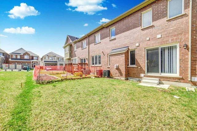 2446 Moonlight Cres, House attached with 3 bedrooms, 3 bathrooms and 2 parking in Pickering ON | Image 19