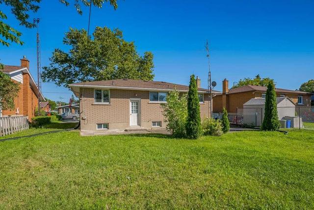7035 Paisley Ave, House detached with 3 bedrooms, 2 bathrooms and 2 parking in Niagara Falls ON | Image 2