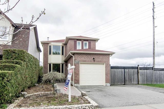 948 Attersley Dr, House attached with 3 bedrooms, 2 bathrooms and 3 parking in Oshawa ON | Image 1