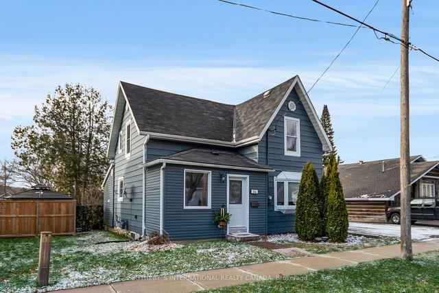 54 Fox St, House detached with 2 bedrooms, 2 bathrooms and 4 parking in Penetanguishene ON | Image 1