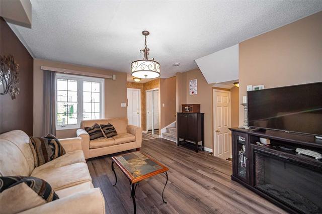 32 Coleman Dr, House attached with 3 bedrooms, 2 bathrooms and 3 parking in Barrie ON | Image 6
