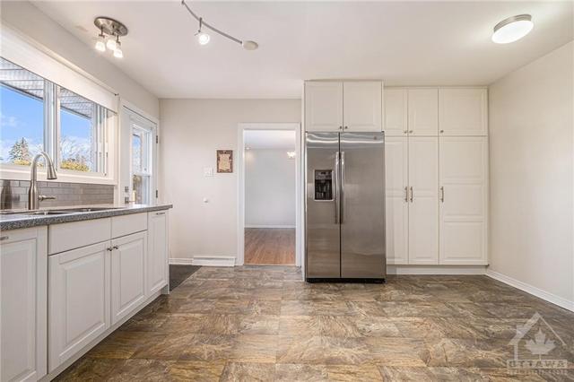 273 Roger Road, House detached with 4 bedrooms, 3 bathrooms and 6 parking in Ottawa ON | Image 8