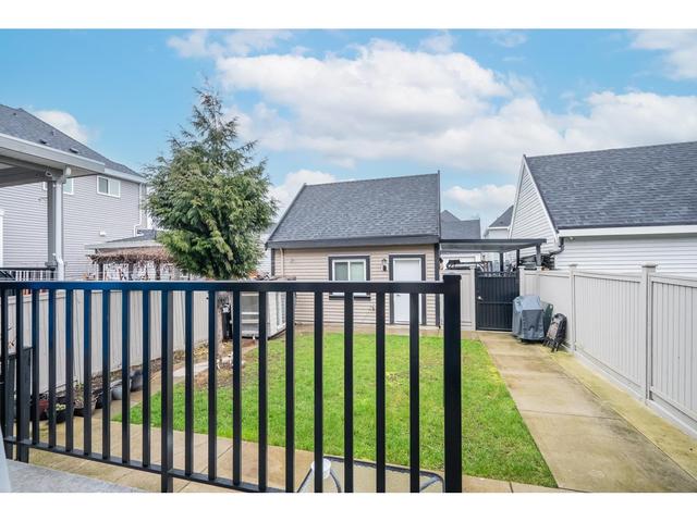 7288 194 Street, House detached with 6 bedrooms, 5 bathrooms and 3 parking in Surrey BC | Image 12