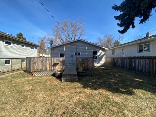 4305 50 Avenue, House detached with 2 bedrooms, 1 bathrooms and 2 parking in Camrose County AB | Image 31