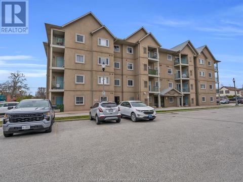 305 - 90 Murray, Condo with 2 bedrooms, 2 bathrooms and null parking in Amherstburg ON | Card Image