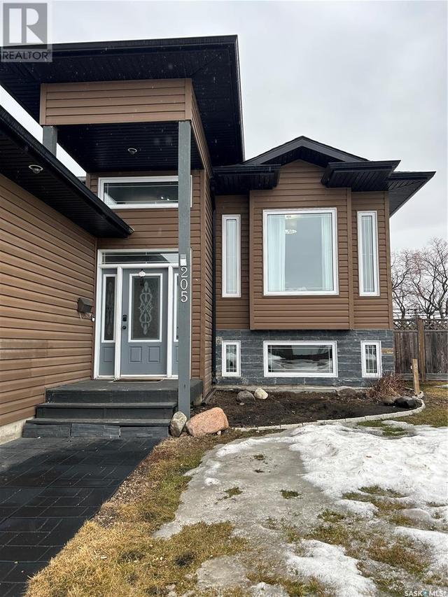 205 Diefenbaker Avenue, House detached with 4 bedrooms, 3 bathrooms and null parking in Hague SK | Image 2