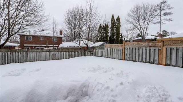 30 Geddes Cres, House detached with 2 bedrooms, 2 bathrooms and 5 parking in Barrie ON | Image 16