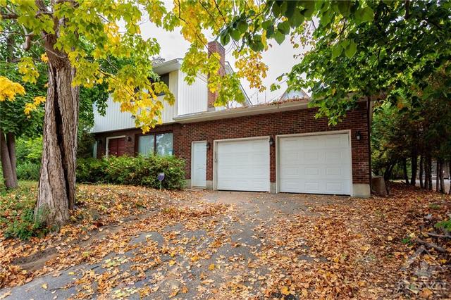 555 Churchill Avenue N, House detached with 4 bedrooms, 3 bathrooms and 4 parking in Ottawa ON | Image 1