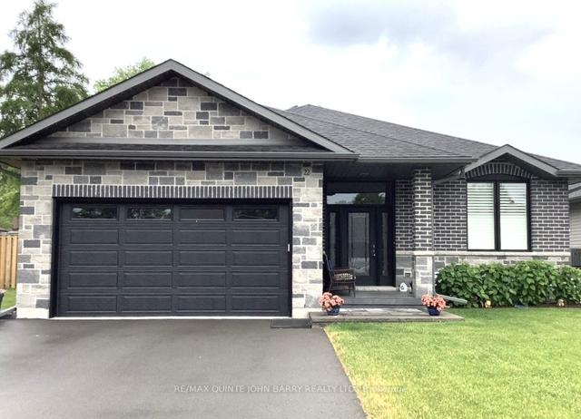 22 Chelford Cres, House detached with 2 bedrooms, 3 bathrooms and 6 parking in Belleville ON | Image 1