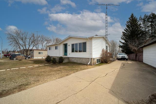 9 Mackenzie Drive, House detached with 5 bedrooms, 2 bathrooms and 4 parking in Sedgewick AB | Image 1