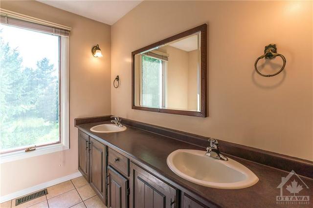 1385 Murphy Side Road, House detached with 5 bedrooms, 3 bathrooms and 8 parking in Ottawa ON | Image 19