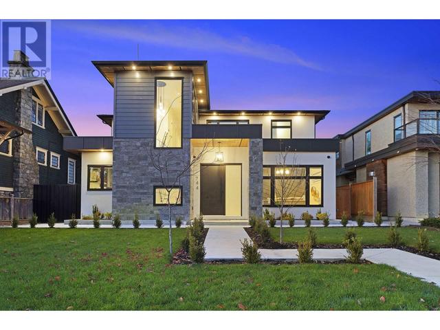 744 E 9th Street, House detached with 5 bedrooms, 6 bathrooms and 4 parking in North Vancouver BC | Image 2