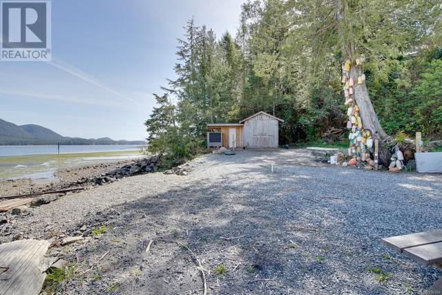 740 Campbell St, House detached with 4 bedrooms, 2 bathrooms and 6 parking in Tofino BC | Image 27