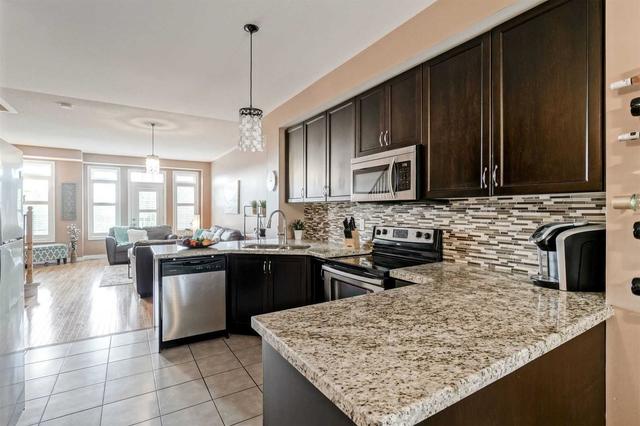 7116 Triumph Lane, Townhouse with 3 bedrooms, 3 bathrooms and 2 parking in Mississauga ON | Image 3