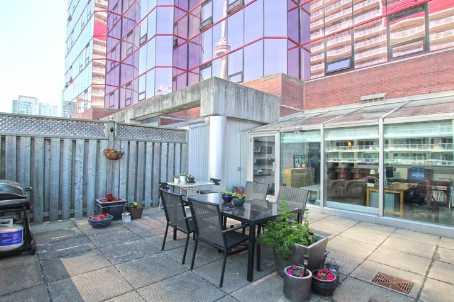402 - 393 King St W, Condo with 1 bedrooms, 1 bathrooms and 1 parking in Toronto ON | Image 2