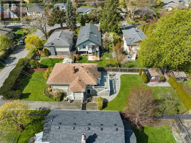 2118 Pentland Rd, House detached with 3 bedrooms, 1 bathrooms and 2 parking in Oak Bay BC | Image 6