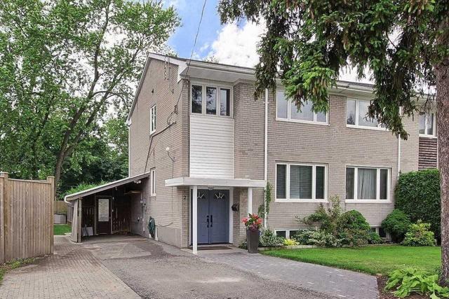 2 Cabot Crt, House semidetached with 3 bedrooms, 2 bathrooms and 7 parking in Toronto ON | Image 1