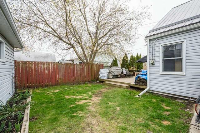 63 Kerr Cres, House detached with 3 bedrooms, 1 bathrooms and 3 parking in Quinte West ON | Image 16
