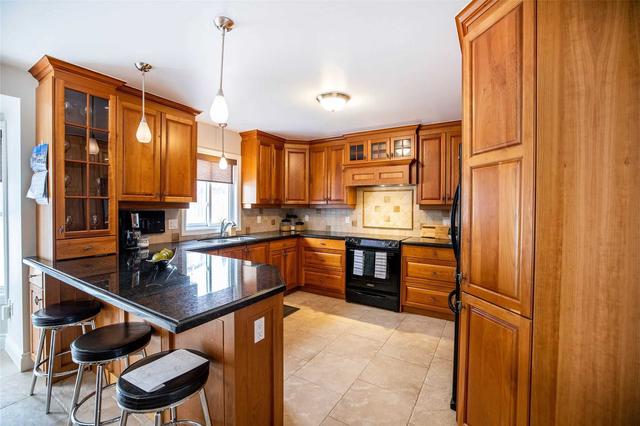 6 Snowden Crt, House detached with 4 bedrooms, 4 bathrooms and 6 parking in Clarington ON | Image 3