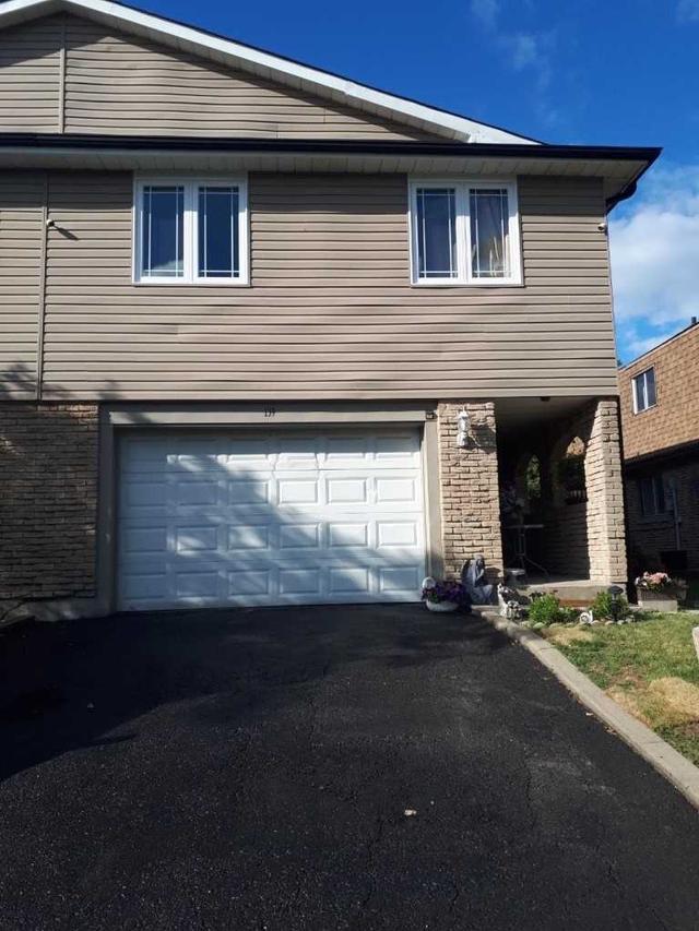 139 Salisbury Circ, House semidetached with 3 bedrooms, 2 bathrooms and 6 parking in Brampton ON | Image 1
