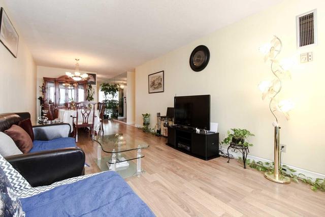 1001 - 10 Tangreen Crt, Condo with 3 bedrooms, 2 bathrooms and 2 parking in Toronto ON | Image 6