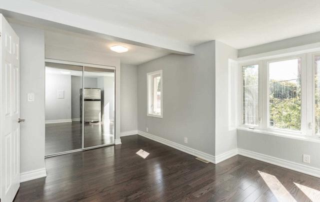 18 Dennis Ave, House detached with 5 bedrooms, 3 bathrooms and 3 parking in Toronto ON | Image 4