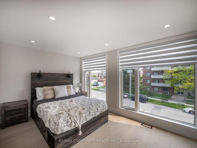 1042 Enola Ave, House detached with 4 bedrooms, 4 bathrooms and 3 parking in Mississauga ON | Image 13