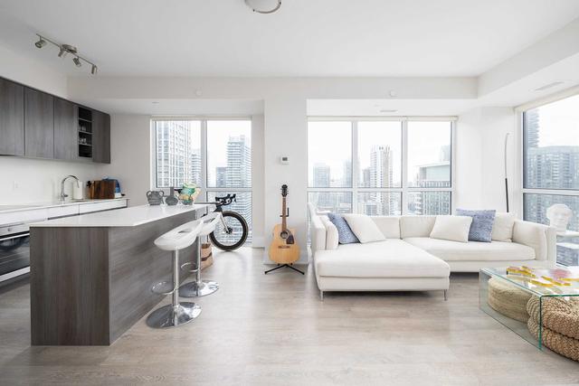 2710 - 101 Erskine Ave, Condo with 2 bedrooms, 3 bathrooms and 1 parking in Toronto ON | Image 17
