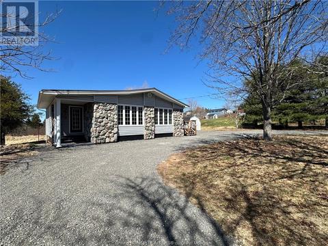279 Pont Rouge, House detached with 5 bedrooms, 2 bathrooms and null parking in Memramcook NB | Card Image
