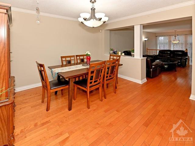 211 Deercroft Avenue, Townhouse with 3 bedrooms, 3 bathrooms and 2 parking in Ottawa ON | Image 3