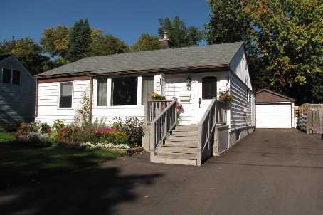 86 Gunn St, House detached with 2 bedrooms, 2 bathrooms and 2 parking in Barrie ON | Image 1