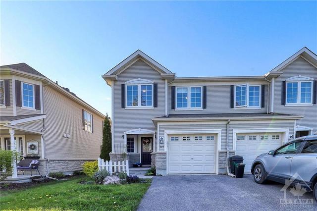 424 Evenwood Private, Townhouse with 3 bedrooms, 3 bathrooms and 2 parking in Ottawa ON | Image 1