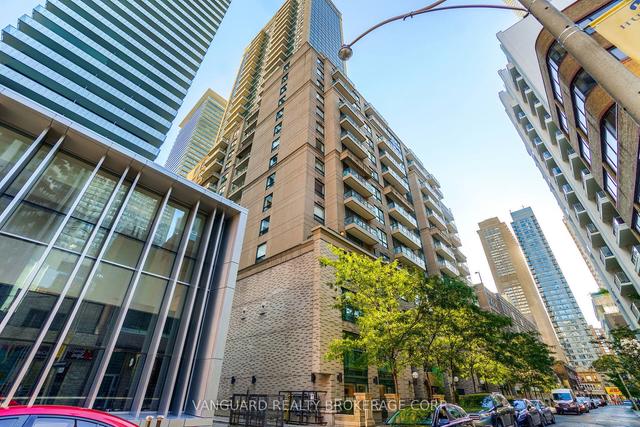 809 - 35 Hayden St, Condo with 1 bedrooms, 1 bathrooms and 1 parking in Toronto ON | Image 1