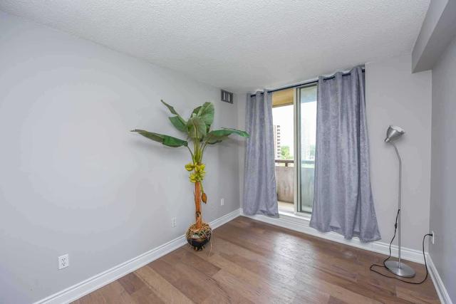 1109 - 5 Lisa St, Condo with 3 bedrooms, 2 bathrooms and 1 parking in Brampton ON | Image 15