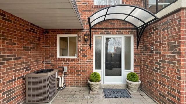 12 - 20 La Rose Ave, Townhouse with 4 bedrooms, 4 bathrooms and 2 parking in Toronto ON | Image 6