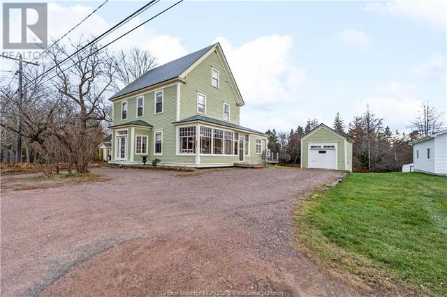 221 La Vallee St, House detached with 4 bedrooms, 4 bathrooms and null parking in Edmundston NB | Image 1