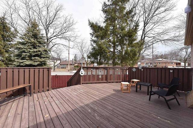 102 Comrie Terr, House detached with 2 bedrooms, 2 bathrooms and 2 parking in Toronto ON | Image 19