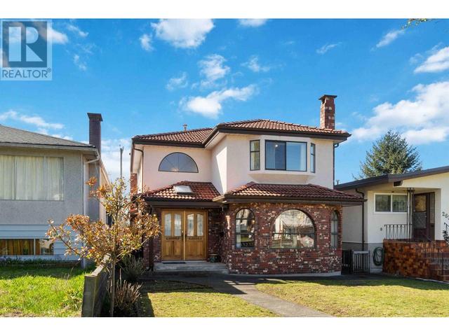 2636 E 46th Avenue, House detached with 3 bedrooms, 3 bathrooms and 2 parking in Vancouver BC | Image 1