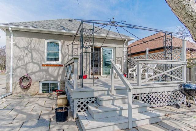 2289 Lawrence Ave W, House detached with 2 bedrooms, 2 bathrooms and 3 parking in Toronto ON | Image 10