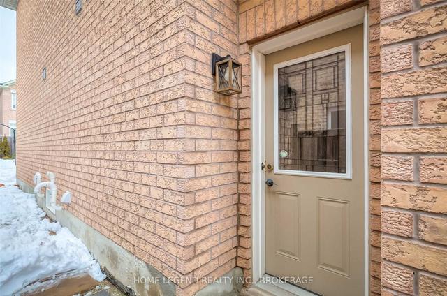 112 Ascalon Dr, House detached with 2 bedrooms, 2 bathrooms and 1 parking in Vaughan ON | Image 16