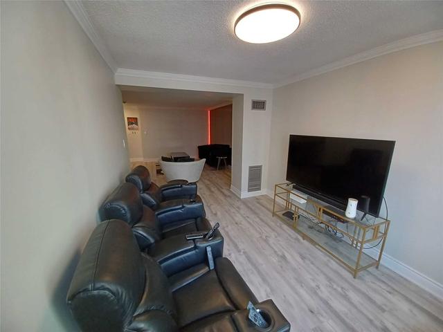 1621 - 633 Bay St, Condo with 1 bedrooms, 1 bathrooms and 1 parking in Toronto ON | Image 4