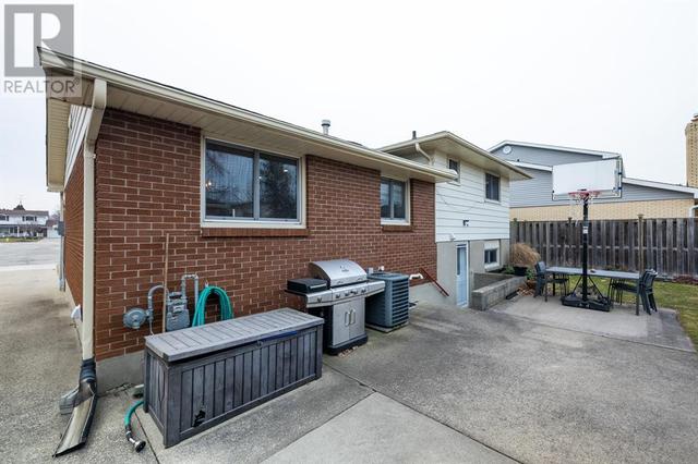 18 Durco Avenue, House detached with 4 bedrooms, 1 bathrooms and null parking in Sarnia ON | Image 40